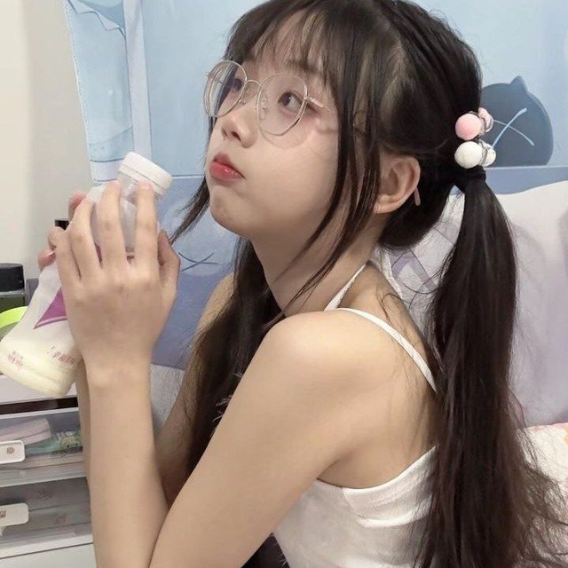 清纯学生🫦反差萝莉聚集地's icon